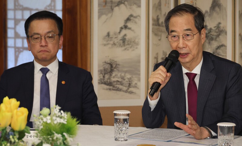 한덕수 “나와 통화 뒤 관세 유예” 자화자찬…‘알래스카 LNG’ 급발진