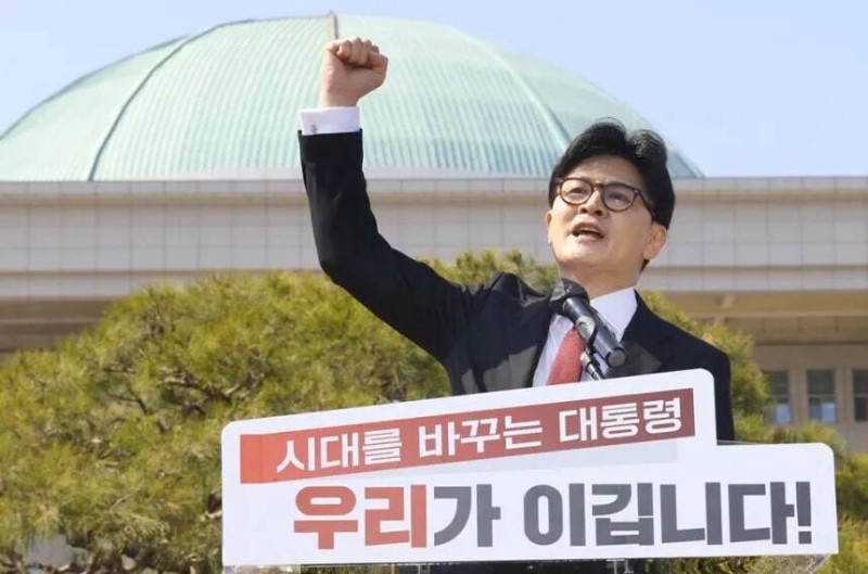 <b>한동훈</b> “국민 관심 없는 ‘<b>한덕수</b> 차출론’, 테마주 주가조작 같아”