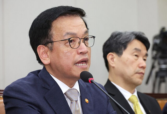 최상목, 계엄 나흘 뒤 휴대폰 교체…거짓말 5분 만에 들통나 ‘위증’ 논란