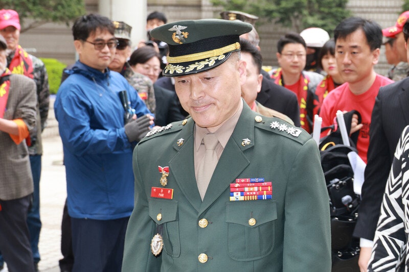 ‘항명 혐의’ <b>박정훈 대령</b> 쪽 “<b>윤석열 증인 신청</b>하겠다”…항소심 시...
