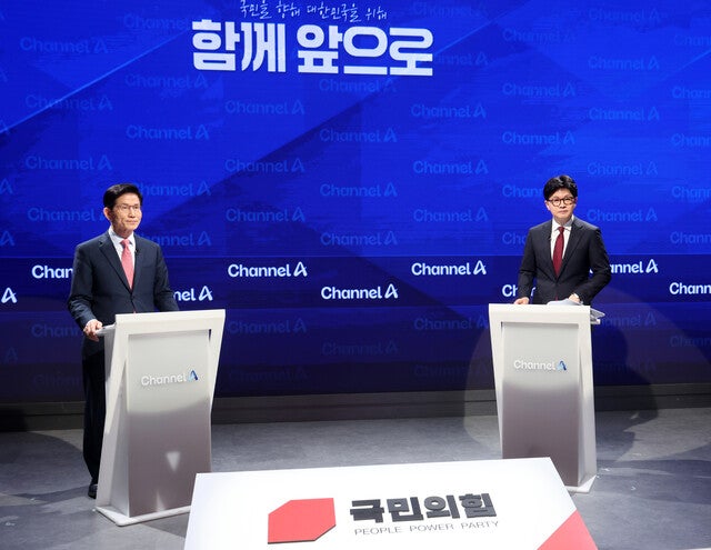 “아버지가 계엄해도” “윤석열에 사과”…<b>한동훈</b>-<b>김문수</b>, <b>탄핵</b> 공방