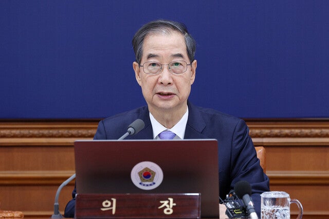 한덕수, ‘권한대행 재판관 지명금지’ <b>헌재법 개정안</b>에 <b>거부권</b>