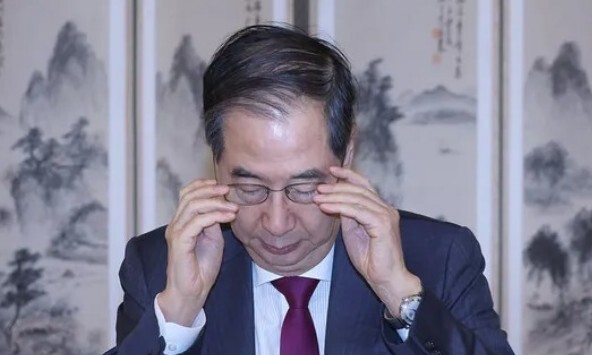 한덕수 대통령 권한대행 국무총리는 정통 경제 관료 출신이다. 한 대행은 내란죄 수사를 받고 있는 인물을 헌법재판소 재판관 후보자로 지명하면서 논란을 불렀다. 정통 경제관료도 반민주적인 행위를 할 수 있다는 불안을 키