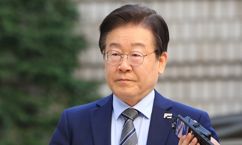 이재명 당시 더불어민주당 대표가 2024년 11월 12일 오전 서울 서초구 서울중앙지방법원에서 열린 대장동·백현동·위례신도시 개발 비리 및 성남에프시(FC) 불법 후원금 의혹 사건 1심 속행 공판에 출석하고 있다. 