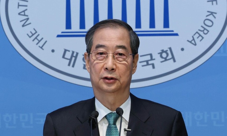 한덕수 전 국무총리가 2일 서울 여의도 국회 소통관에서 대통령 선거 출마를 선언하고 있다. 연합뉴스