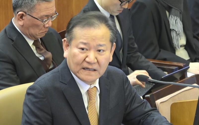 이상민 전 행정안전부 장관이 11일 서울 종로구 헌법재판소에서 열린 윤석열 대통령 탄핵심판 7차 변론에서 증인으로 출석해 발언하고 있다.헌법재판소 제공