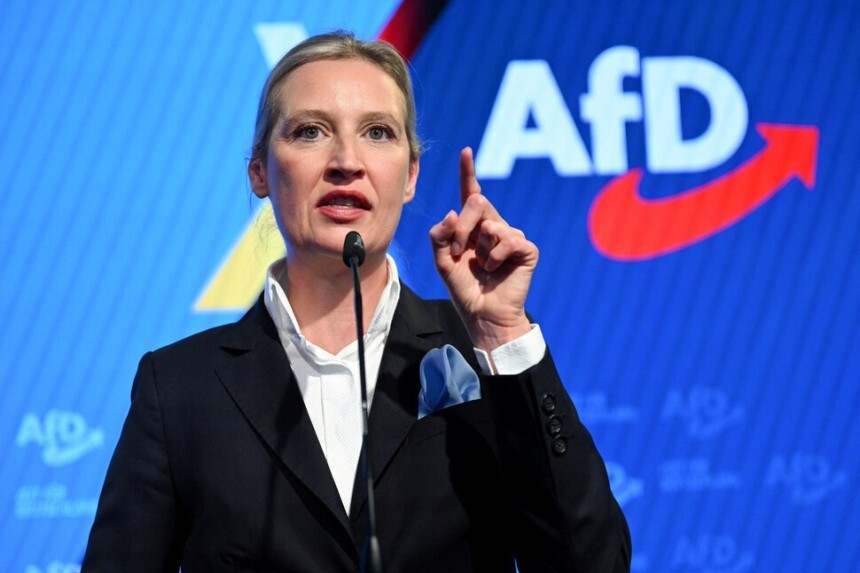 독일을 위한 대안(AfD) 대표인 알리스 바이델이 2월23일 총선 직후 첫 출구조사가 발표되자 지지자들에게 연설하고 있다.로이터 연합뉴스