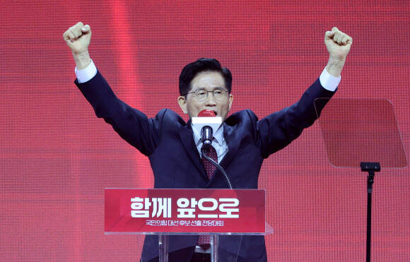 국민의힘 대선 후보로 선출된 김문수 후보가 3일 경기 고양시 킨텍스에서 열린 국민의힘 전당대회에서 수락 연설을 하고 있다. 연합뉴스