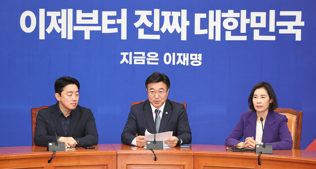 윤호중 더불어민주당 총괄선대본부장이 5일 오전 국회에서 이재명 대통령 선거 후보자의 동선에 대해 이야기 하고 있다. 윤운식 선임기자 yws@hani.co.kr