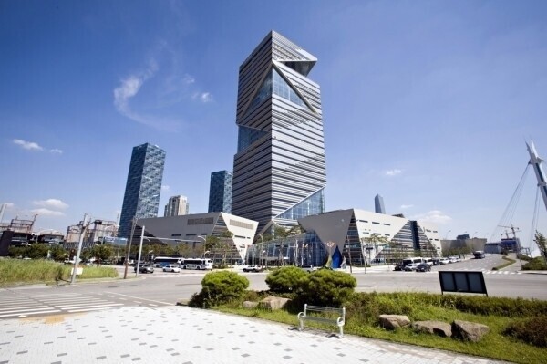 송도국제업무단지는 ‘아파트촌’…“인천경제청, 업무시설 활성화해야”