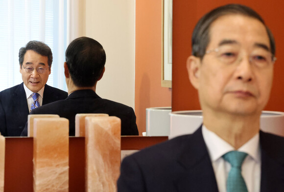 6일 서울 중구 컨퍼런스하우스달개비에서 한덕수 무소속 대통령 후보와 이낙연 전 국무총리가 오찬 회동을 하고 있다. 국회사진기자단