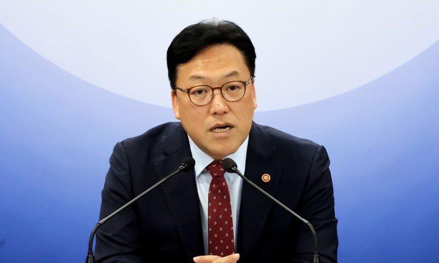 김병환 금융위원회 위원장이 7일 서울 종로구 정부서울청사에서 열린 금융위원회 정례 기자간담회에서 발언하고 있다.연합뉴스