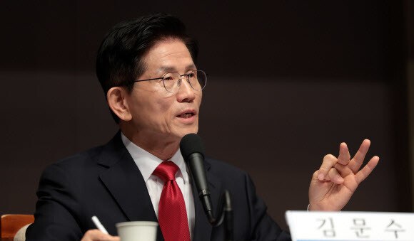 김문수 국민의힘 대통령 후보가 8일 서울 중구 한국프레스센터에서 열린 관훈클럽 토론회에서 발언하고 있다. 연합뉴스