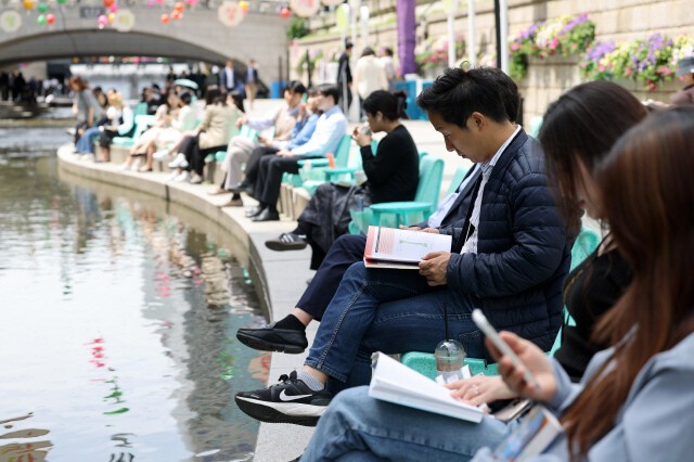 전국 야외도서관 한눈에…서울시, ‘힙독핫플 맵’ 이달부터 운영