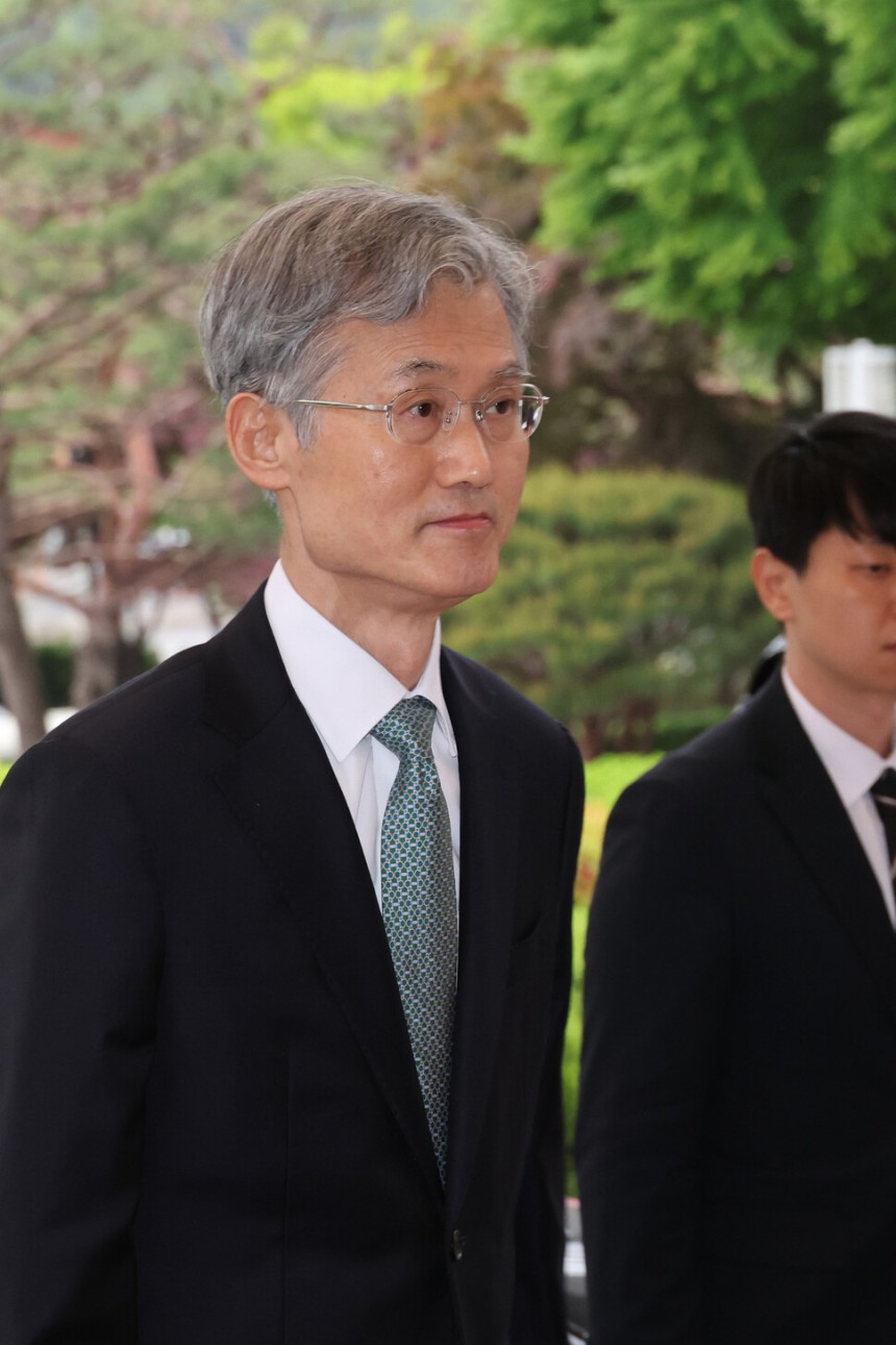 조희대 대법원장이 지난 9일 오전 서울 서초구 대법원으로 출근하고 있다.정용일 선임기자 