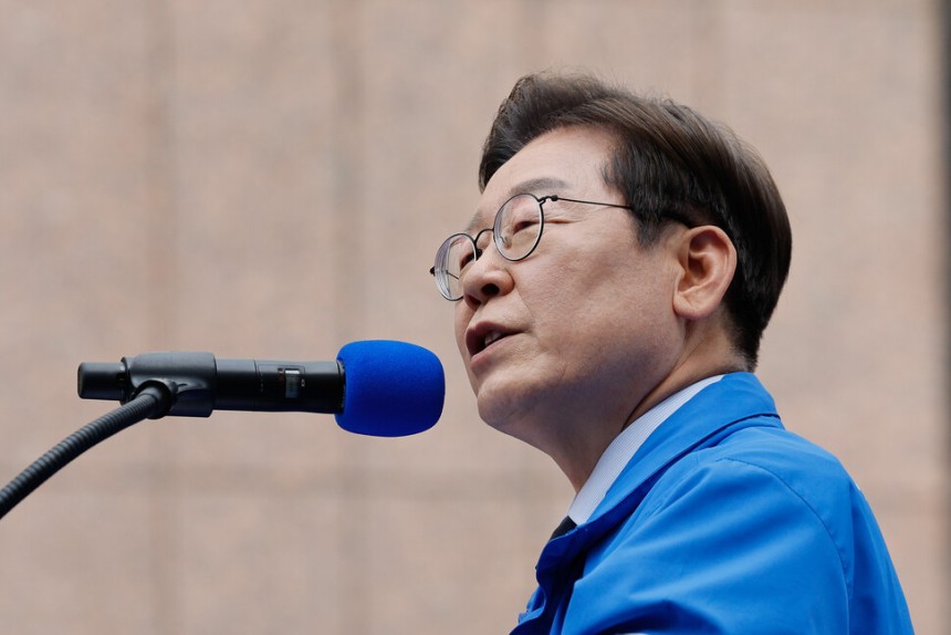 더불어민주당 이재명 대선 후보가 13일 ‘보수의 심장’이라 불리는 대구광역시의 동성로 거리에서 집중 유세를 하고 있다. 연합뉴스