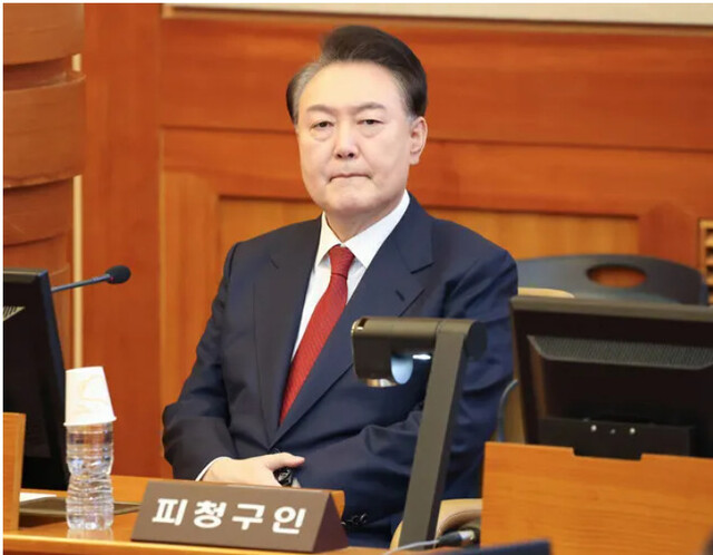 윤석열 대통령이 13일 서울 종로구 헌법재판소 대심판정에서 열린 윤석열 대통령 탄핵심판 8차 변론기일에 출석해 있다. 공동취재사진