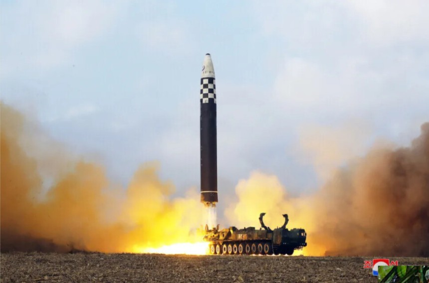 지난해 10월31일 북한 대륙간탄도미사일(ICBM) 발사 모습. 조선중앙통신 연합뉴스