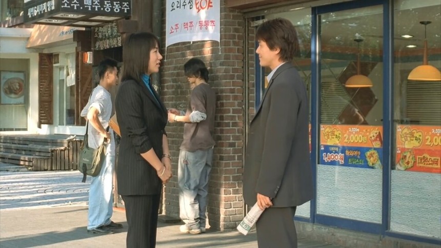 영화 ‘결혼은 미친 짓이다’ 속 한겨레신문. 화면 갈무리