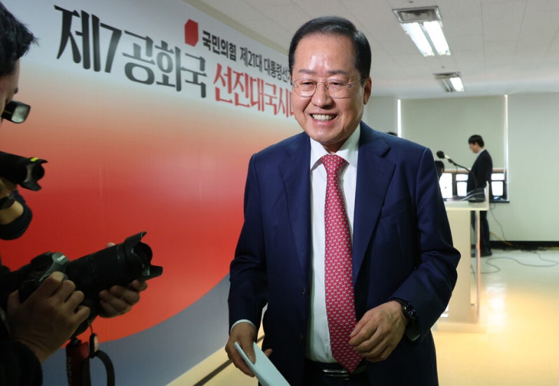 30년 전 <b>회고</b>하는 <b>홍준표</b> “<b>노무현</b> 따라 꼬마 <b>민주당</b> 갔더라면…”