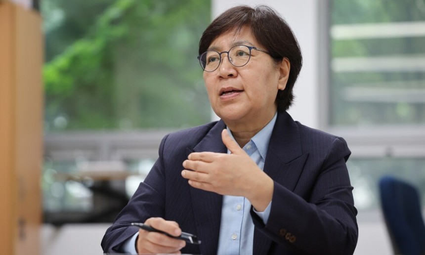 정은경 전 질병관리청장이 15일 오전 서울 종로구 연구실에서 &lt;한겨레&gt;와 인터뷰를 하고 있다. 신소영 기자 viator@hani.co.kr