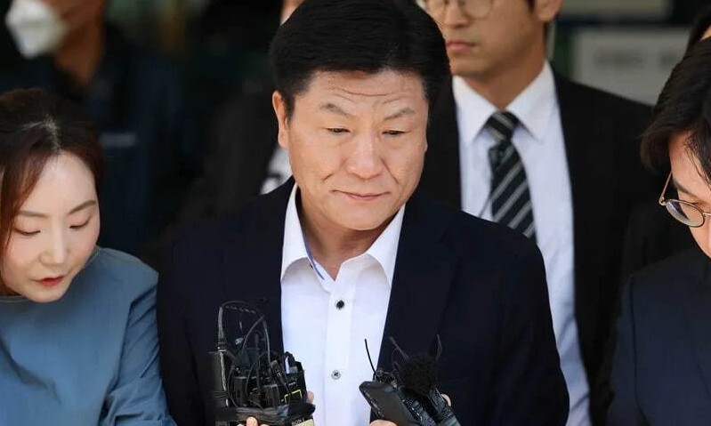 이태원 참사 부실대응 등의 혐의로 금고 3년형을 받은 이임재 전 용산경찰서장이 지난해 9월30일 오후 서울 마포구 서울서부지법 열린 선고공판을 마치고 법원을 나서고 있다. 정용일 선임기자 yongil@hani.co.
