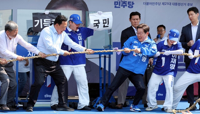 <b>이재명</b>-<b>김문수 격차</b> 9.3%p…보수 결집, 중도·무당층 일부 이탈