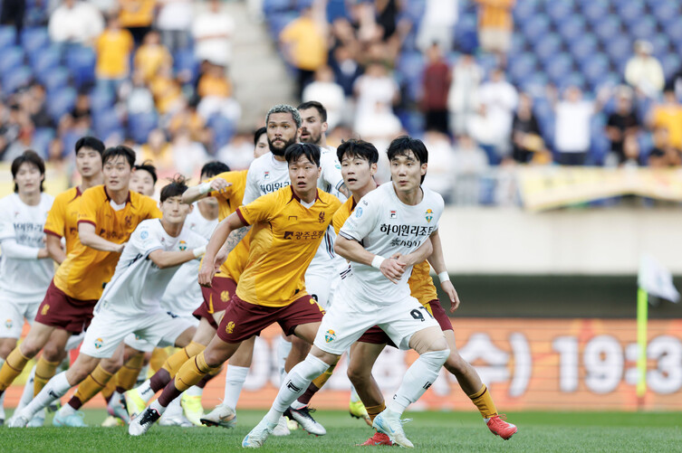 광주FC “선수등록 금지 FIFA <b>징계</b> 해제”…하지만 남은 문제는