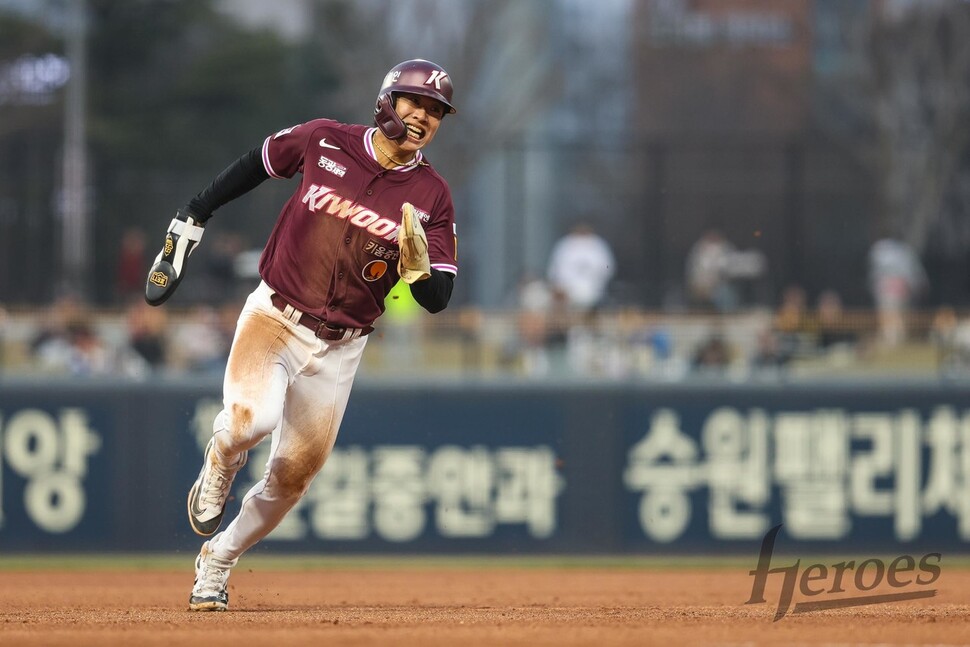 키움 <b>송성문</b>, 30연속 <b>도루</b> 성공…<b>이종범</b> 넘어섰다