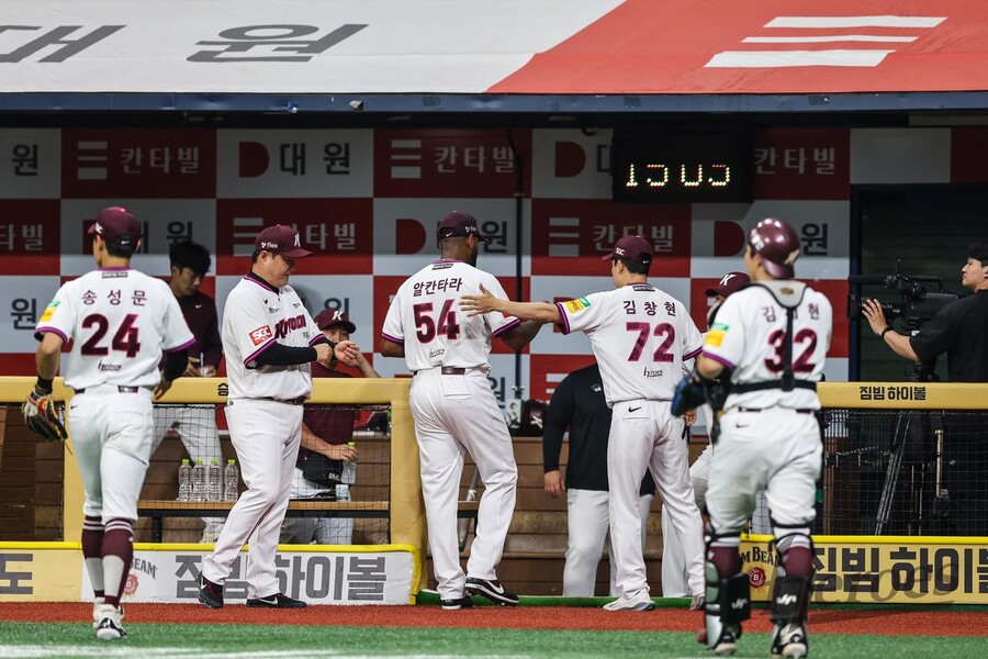 키움 <b>알칸타라</b>, KBO <b>복귀전</b>서 친정 두산에 <b>무실점</b> 쾌투로 승리