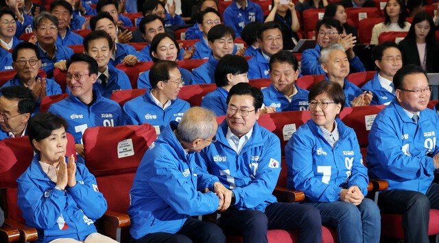 민주 “<b>출구조사</b> <b>이재명</b> 1위, 국민이 내란정권 불호령 심판”