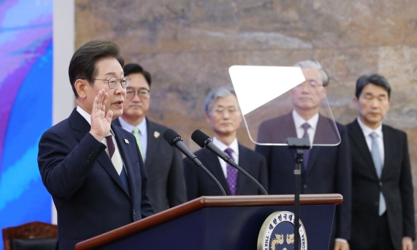 이재명 대통령이 4일 서울 여의도 국회에서 열린 제21대 대통령 취임선서식에서 취임 선서를 하고 있다. 국회사진기자단