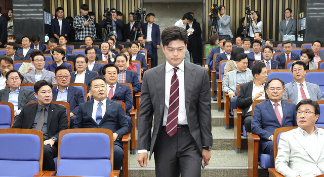 김용태 국민의힘 비상대책위원장이 5일 서울 여의도 국회에서 열린 의원총회에 참석하고 있다. 연합뉴스