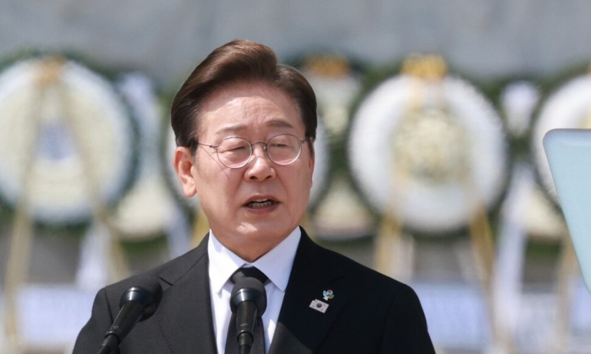 이재명 대통령이 6일 서울 동작구 국립서울현충원에서 열린 70회 현충일 추념식에서 추념사를 하고 있다. 대통령실통신사진기자단