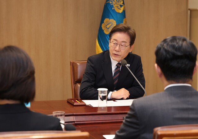 이 대통령 “<b>추경</b> <b>속도</b>감 있게…취약계층·소상공인 우선 <b>지원</b>”