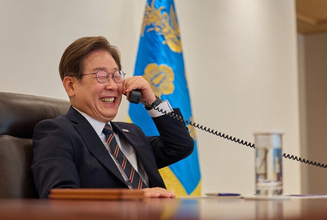 한·일 정상 첫 통화 “한미일 협력 틀 내 지정학적 위기 대응”