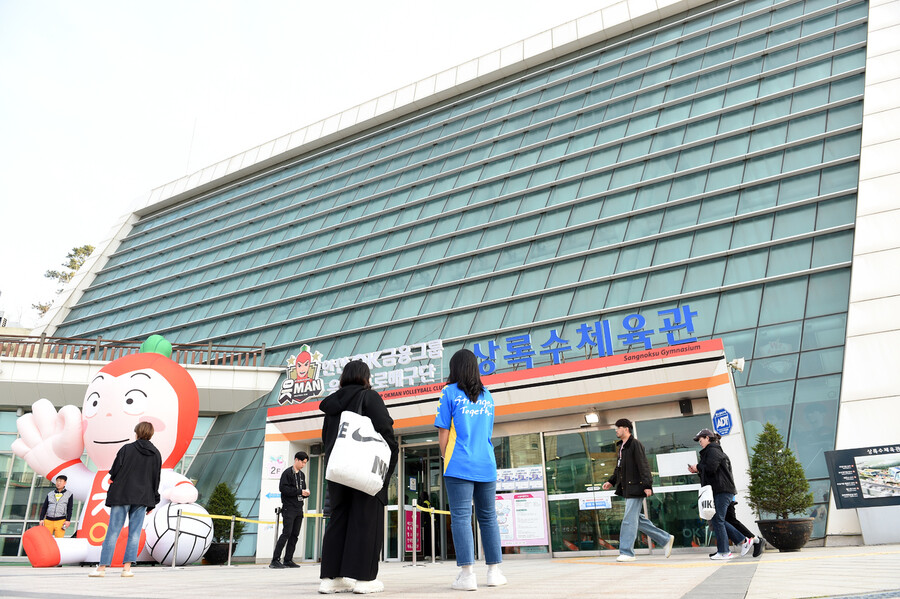 OK저축은행의 부산행…최초 경남 연고 배구팀이 낳을 파급 효과는?