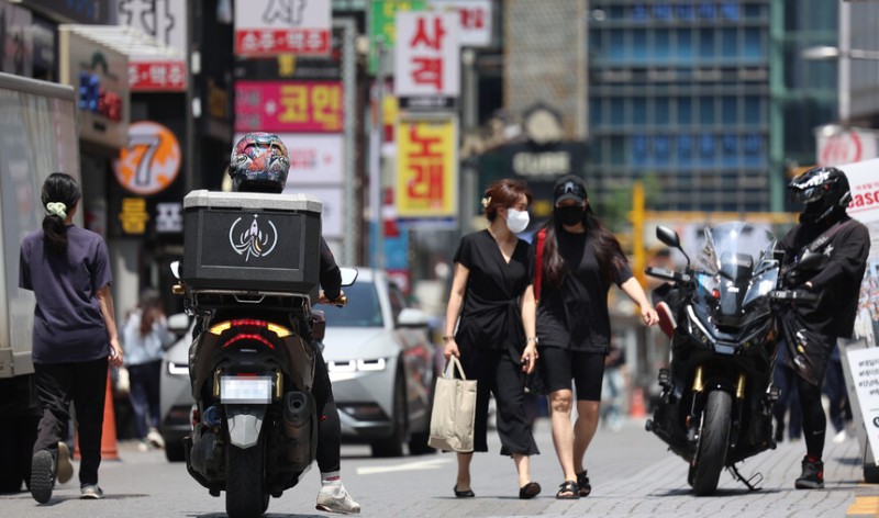 [사설] 자영업자 ‘코로나19 빚’ 탕감으로 새출발하게 해줘야