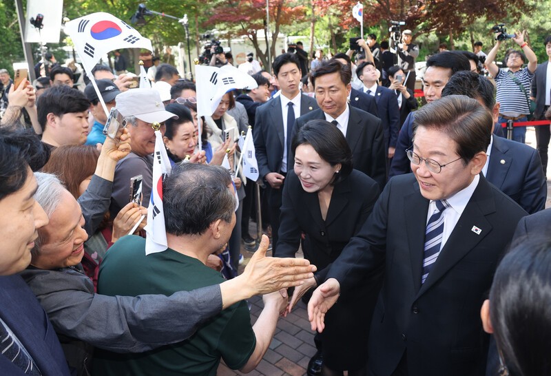 대통령 “주권의지” 약속…주권자에 정책결정권 줘야 [왜냐면]