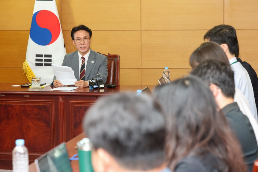 김민석 국무총리 후보자가 10일 오전 서울 종로구 금융감독원 연수원에서 기자간담회를 하고 있다. 김영원 기자 forever@hani.co.kr