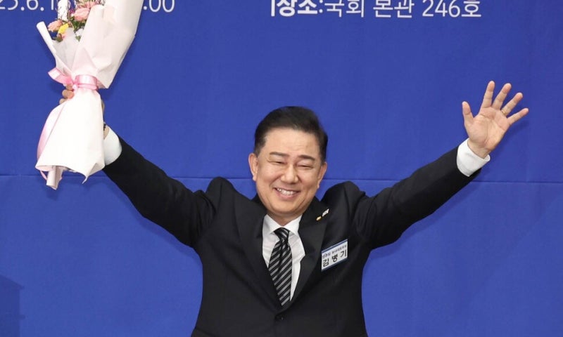 [속보] ‘친명’ <b>김병기</b>, 집권여당 민주당 <b>원내대표</b> 선출