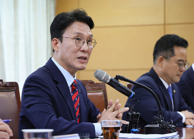 김민석 국무총리 후보자가 13일 서울 종로구 통의동 금융감독연수원에 마련된 청문회 준비단 사무실에서 열린 ‘밥상물가 안정을 위한 경청 간담회’에서 발언하고 있다. 연합뉴스