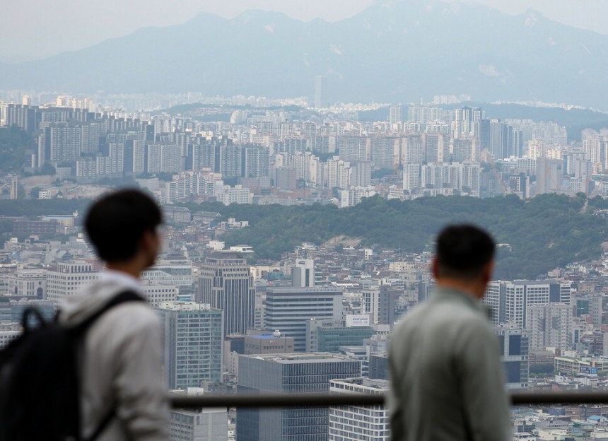 10일 서울 남산에서 바라본 성북구·노원구 일대 아파트 단지 모습. 연합뉴스