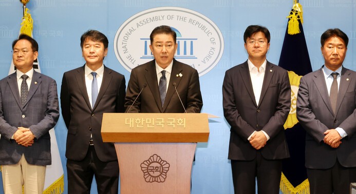 민주 ‘김병기 원내지도부’ 체제 출범…첫 과제는 ‘추경·<b>상법개정</b>안...
