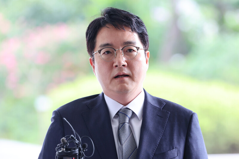 심우정 검찰총장 후보자가 지난해 8월12일 오후 서초구 서울고등검찰청에 마련된 인사청문회 준비단 사무실로 출근하며 취재진 질문에 답하고 있다. 연합뉴스