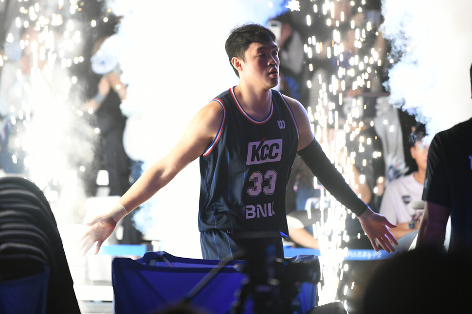 KCC <b>이승현</b>·전준범-<b>현대모비스</b> 장재석 ‘2대1 <b>트레이드</b>’