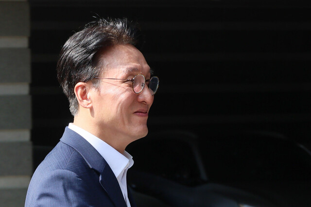 김민석 국무총리 후보자가 17일 서울 종로구 통의동 금융감독연수원에 마련된 청문회 준비단 사무실로 출근하고 있다. 연합뉴스