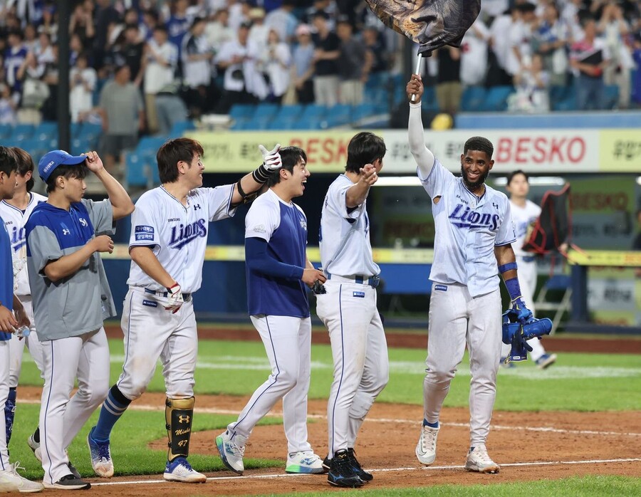 <b>삼성</b> 디아즈의 무서운 <b>홈런</b> 페이스…10년 만의 ‘50<b>홈런</b>’ 넘본다