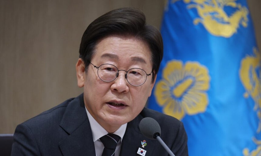 이재명 대통령이 19일 서울 용산 대통령실청사에서 국무회의를 주재하고 있다. 대통령실사진기자단