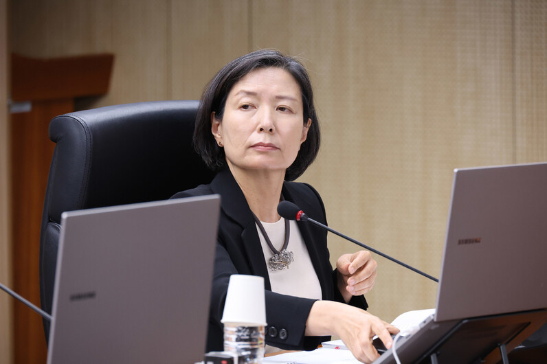 지난 9일 인권위 제12차 전원위원회가 시작되기 직전 이숙진 상임위원이 자리에 앉아있다. 정용일 선임기자 yongil@hani.co.kr